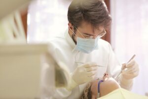 dentiste avec une patiente